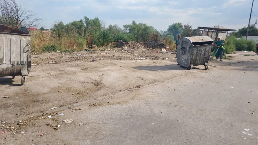 "Чистота" събра 134 тона отпадъци от ул. "Крайречна" в "Столипиново" (СНИМКИ)