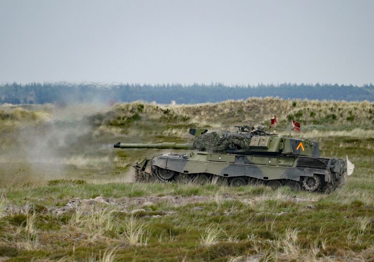 Германия подготвя нова партида бойни танкове Леопард за Украйна (ВИДЕО)