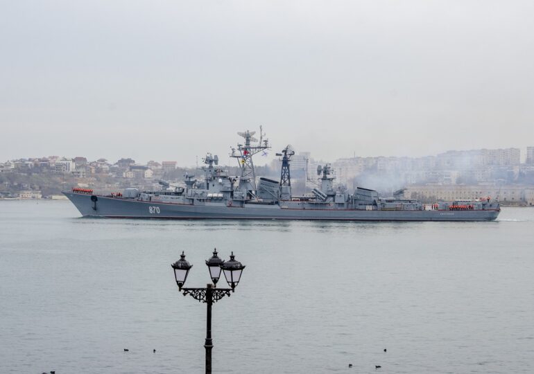 С десетки кораби и подводница: Русия започна военноморски маневри в Тихия океан (ВИДЕО)