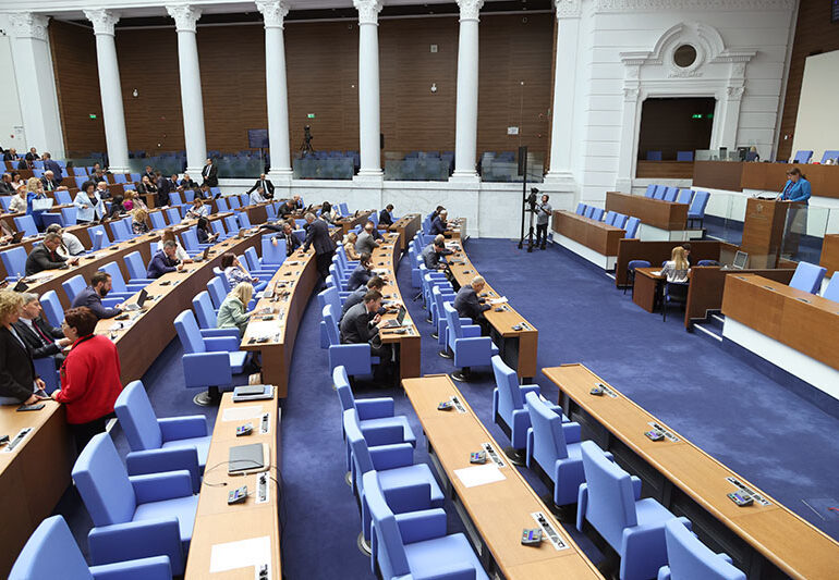 След тайно гласуване: Парламентът реши да дадем дефектни ракети на Украйна