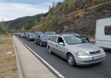 Голямото прибиране започна: Опашки на границите с Гърция, Румъния и Турция