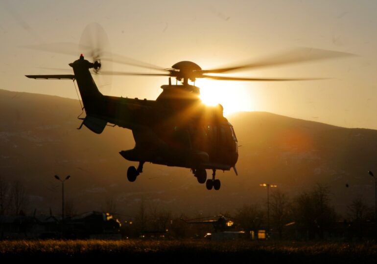 Военни с вертолет Cougar спасиха парапланеристи в Стара планина