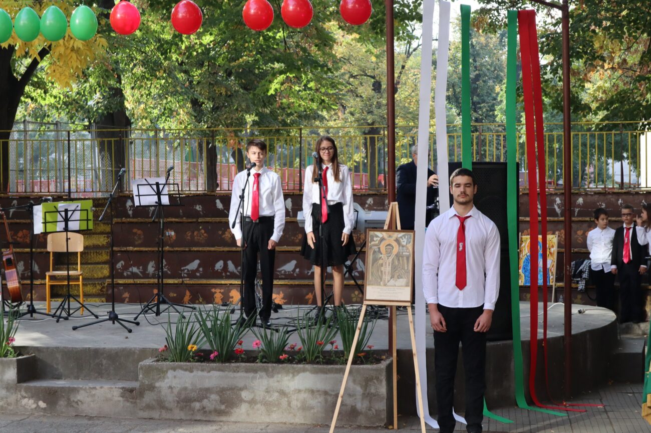 СУ „Свети Паисий Хилендарски“ в Пловдив отбеляза днес своя патронен празник (СНИМКИ)