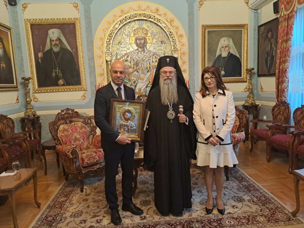 Митрополит Николай благослови Костадин Димитров, той дари проект за изграждане на нов храм в Пловдив (СНИМКИ)