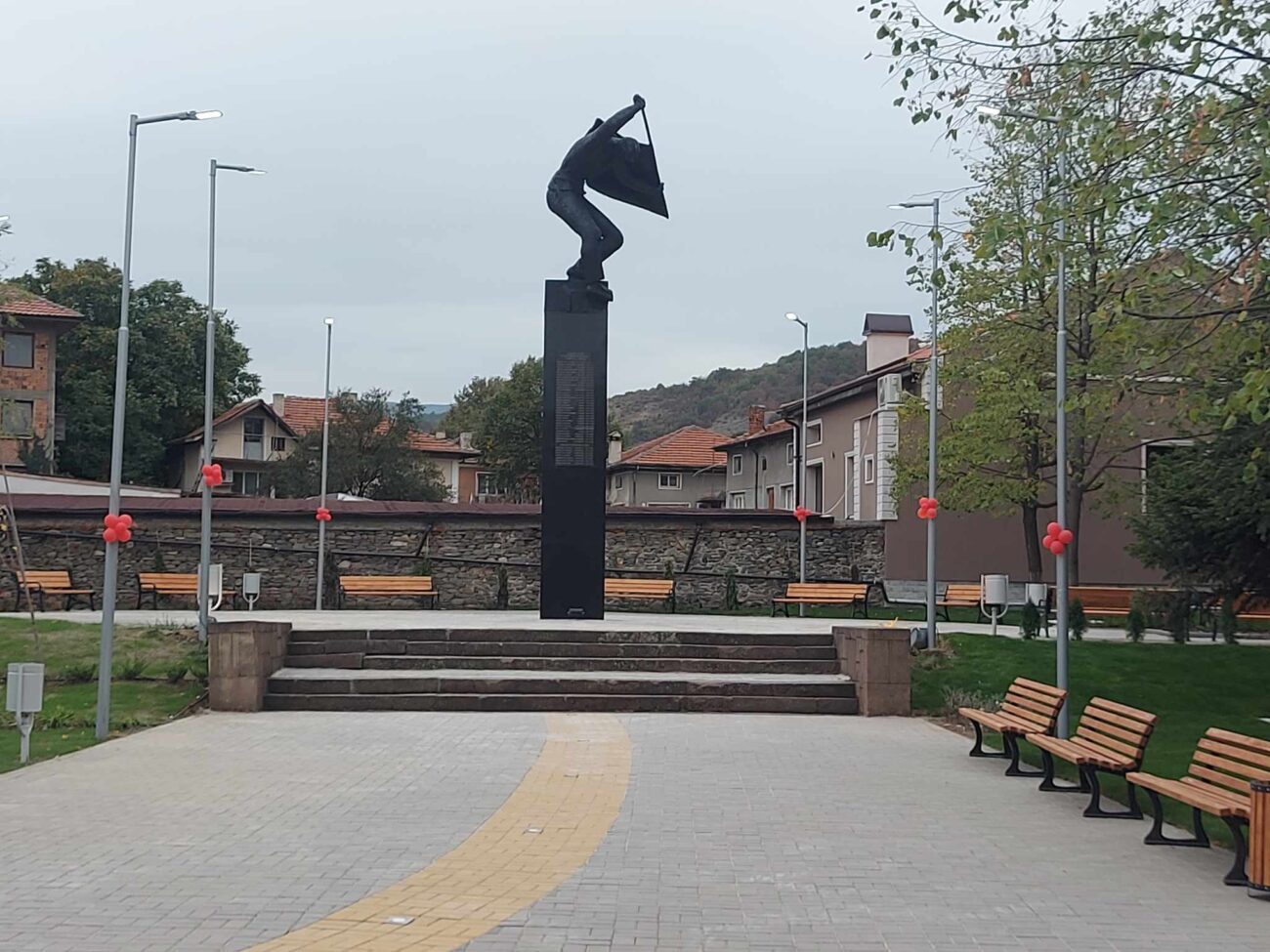 Откриха новия площад в село Първенец, пеещият фонтан се превърна в атракция (СНИМКИ)