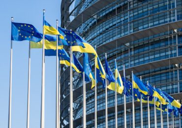 Европарламентът одобри пакет от 50 милиарда евро за Украйна