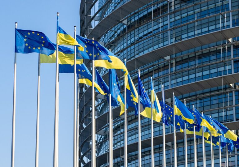 Европарламентът одобри пакет от 50 милиарда евро за Украйна