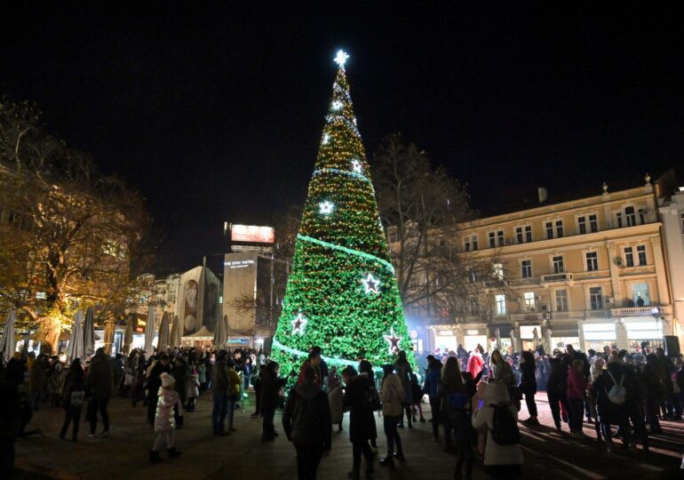 Костадин Димитров ще запали светлините на елхата пред общината на 1 декември