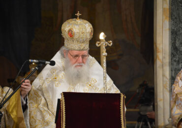 Светият синод: Молете се за патриарх Неофит, приет е във ВМА