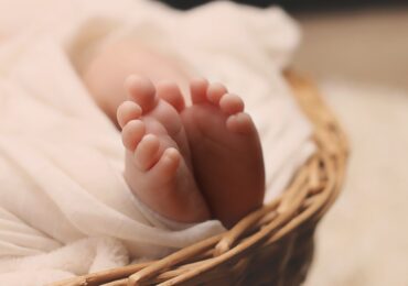 "По Божията воля се случи чудо": Бебе оцеля, след като бе отнесено от торнадо (СНИМКИ)