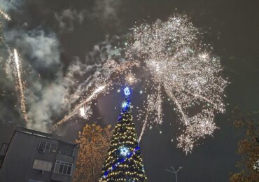 Грейват светлините на коледната елха в "Южен"