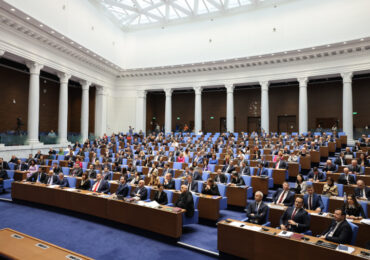 Парламентът гласува отказа на Мария Габриел от премиерското място, мандатът е неуспешен