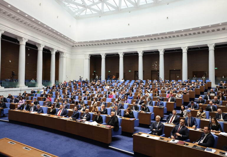 Парламентът гласува отказа на Мария Габриел от премиерското място, мандатът е неуспешен