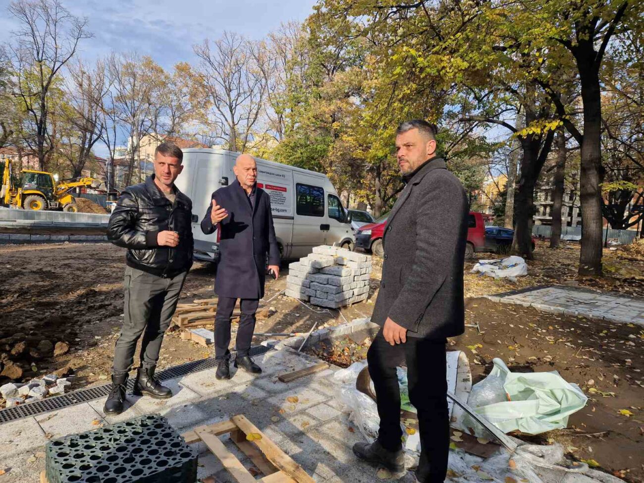Ремонтът на Дондуковата градина в Пловдив върви по план (СНИМКИ)