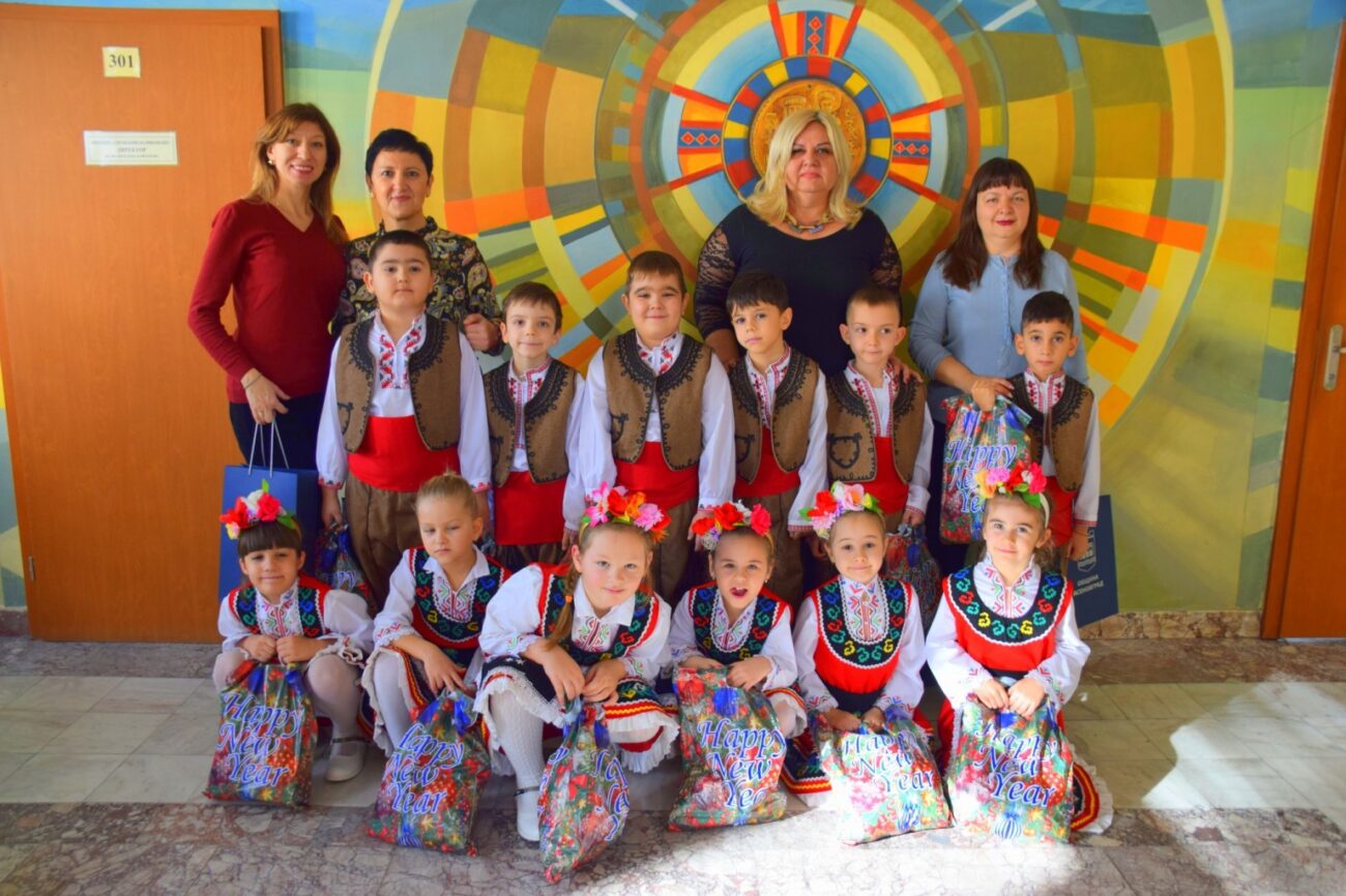 Кметът на Асеновград посрещна коледари от ДГ "Мир"
