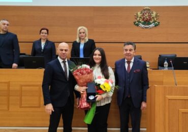 Вики Радева получи официално "Почетен знак на Пловдив"