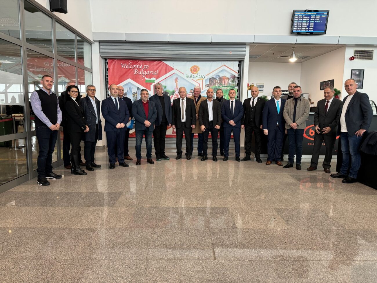 На летище Пловдив посрещнаха първия полет по новата дестинация (СНИМКИ)
