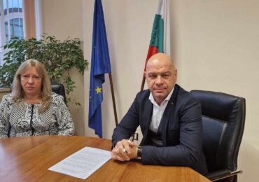Костадин Димитров подписа в МРРБ финансиране на нов етап от Голямоконарско шосе