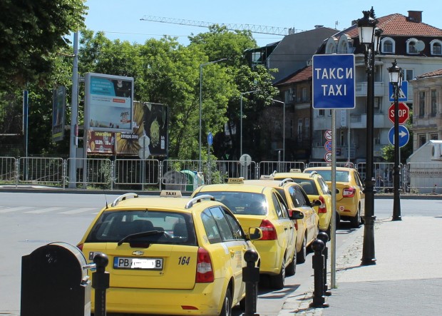 В Пловдив приемат заявленията за таксиметров превоз на пътници за 2024 година