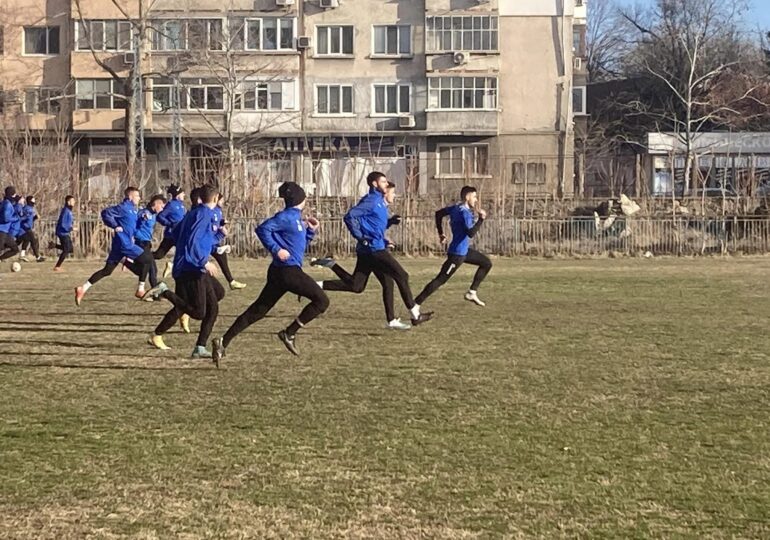 Интензивна подготовка в Спартак Пловдив, тимът излиза в първа контрола (СНИМКИ)