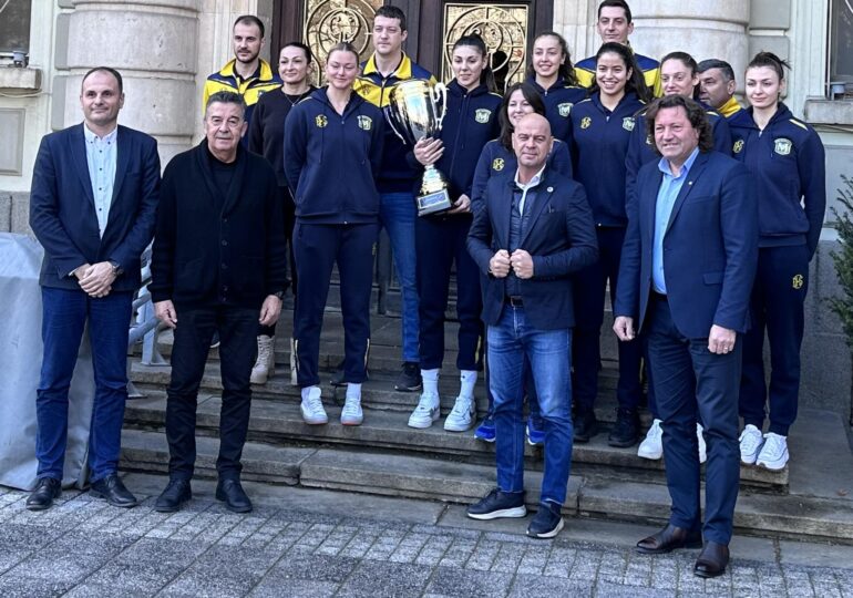 "Вие се превръщате в легенда": Кметът на Пловдив прие волейболистките на Марица в общината