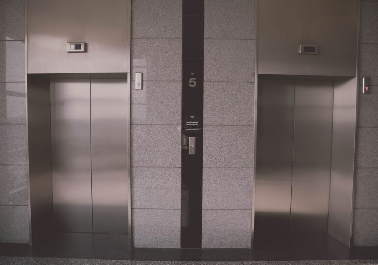 Проверяват старите асансьори: 20% от тях все още са без задължителната преграда