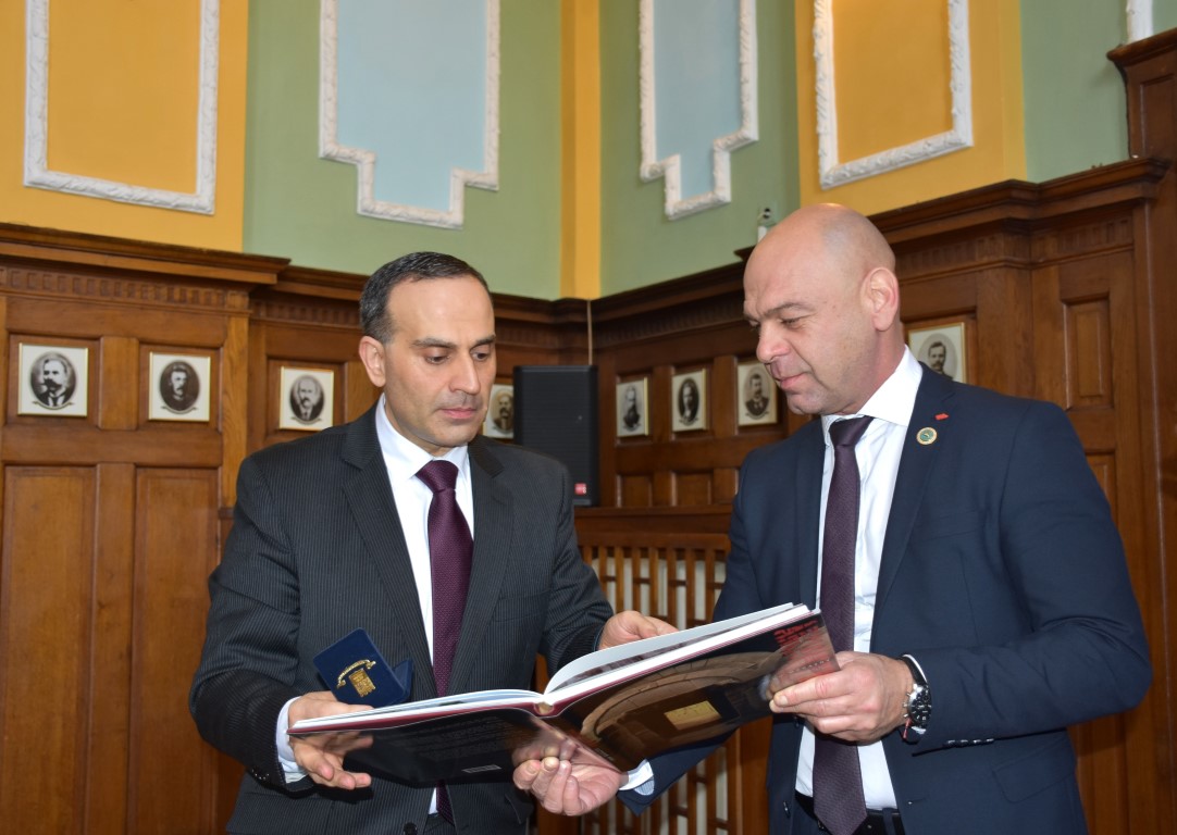 Първа среща на кмета Костадин Димитров с посланика на Азербайджан Н. Пр. Хюсейн Хюсейнов
