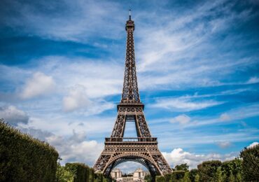 Французин направи рекордно висока Айфелова кула от кибритени клечки, от Гинес го отрязаха (СНИМКИ)