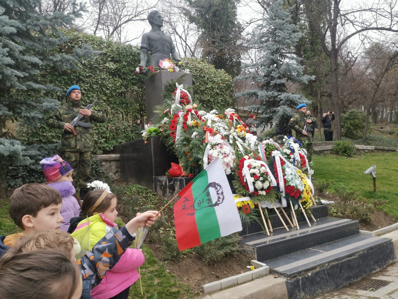 Пловдив се поклони пред Апостола на свободата Васил Левски (СНИМКИ)