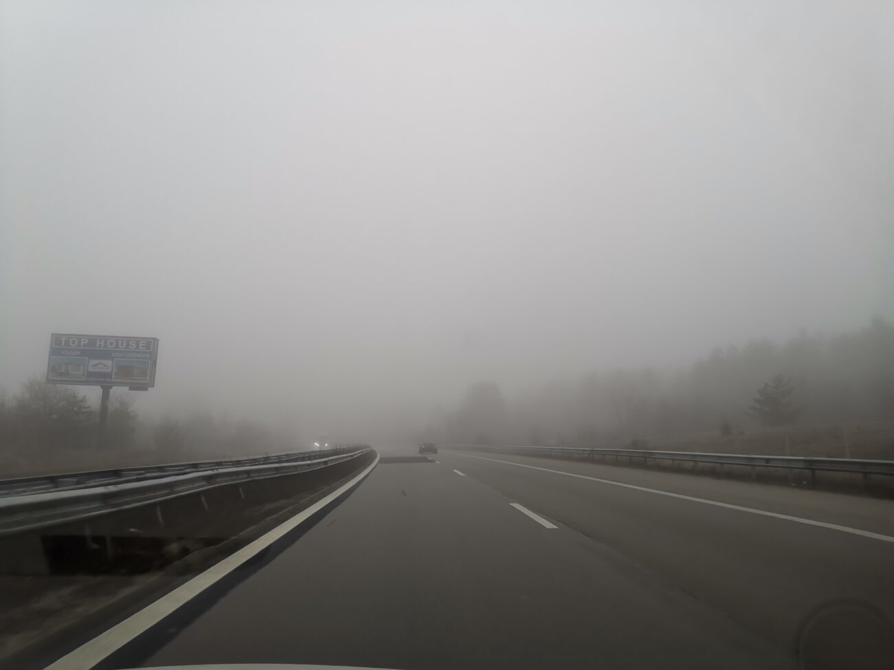 Гъста мъгла на магистрала "Тракия", шофирайте внимателно
