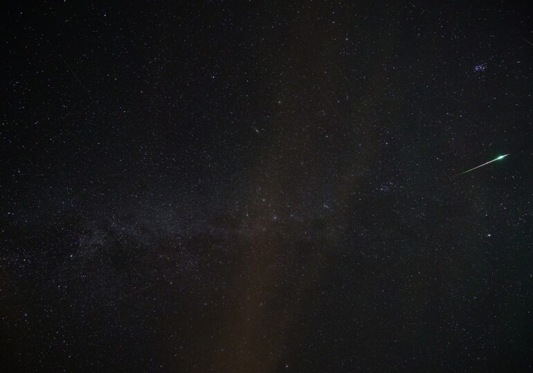 Метеор озари част от небето над България (ВИДЕО)