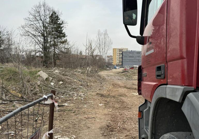 Заради изграждането на нова улица: Временно пускат движението през паркинг на МОЛ в Пловдив
