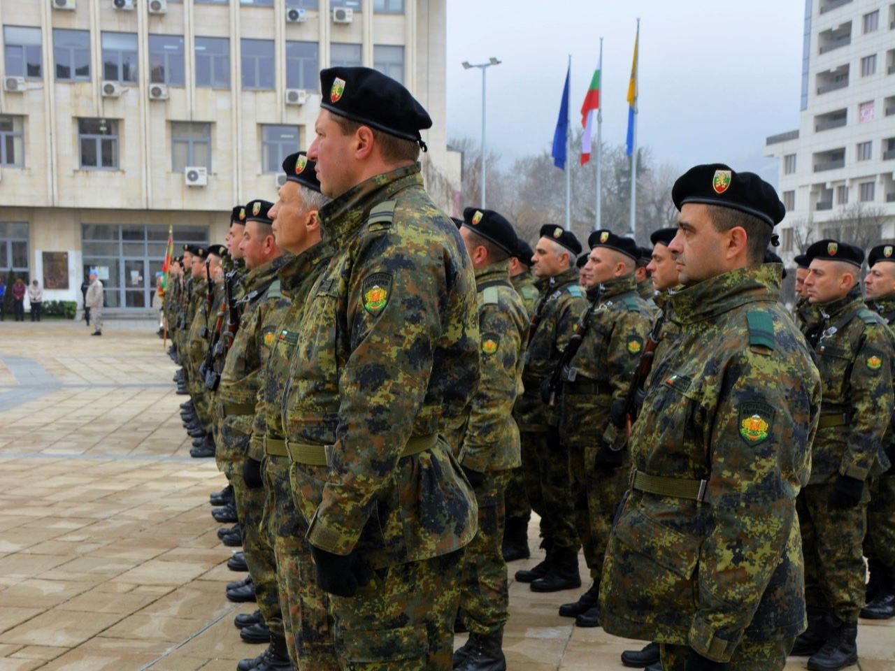 Кметът на Асеновград към военните: Съхранете честта и традициите на Българската армия (СНИМКИ)