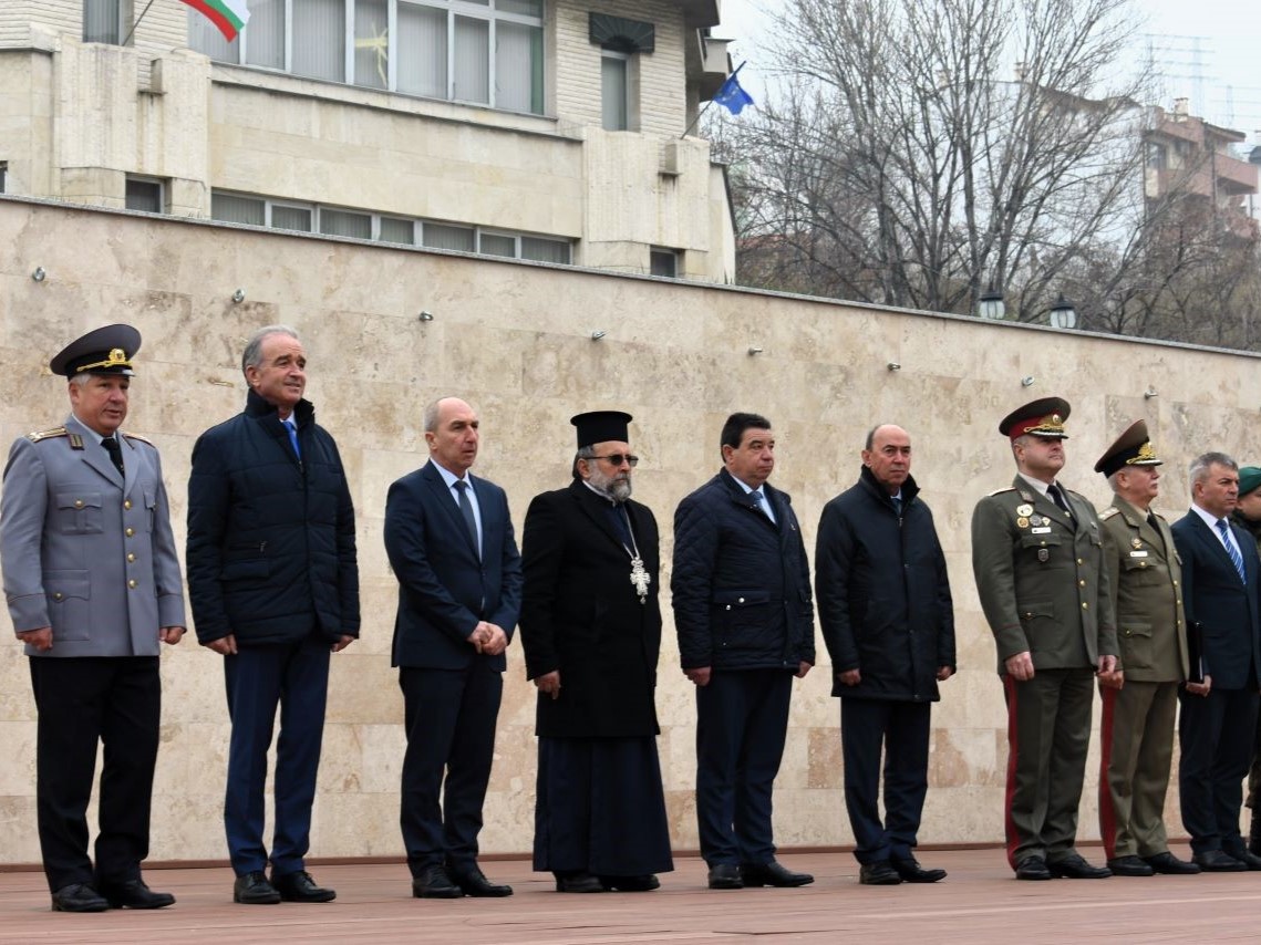 Кметът на Асеновград към военните: Съхранете честта и традициите на Българската армия (СНИМКИ)