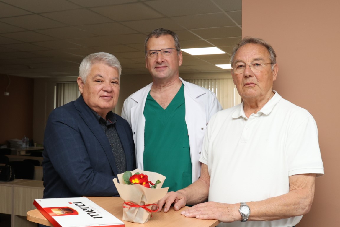 Клиниката по Гръдна хирургия към УМБАЛ Каспела отпразнува 10 години (СНИМКИ)
