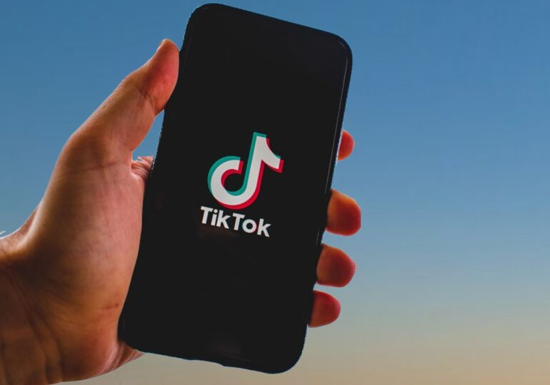 Технологичен сблъсък или битка за умовете на младите: Защо САЩ ще забранява TikTok?