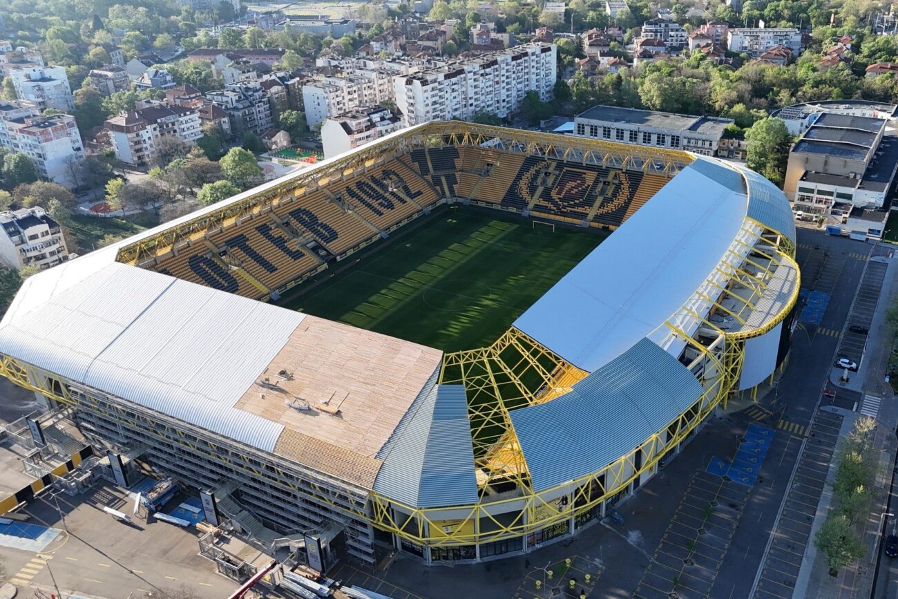 Стадион "Христо Ботев" добива все по-завършен вид (СНИМКИ)