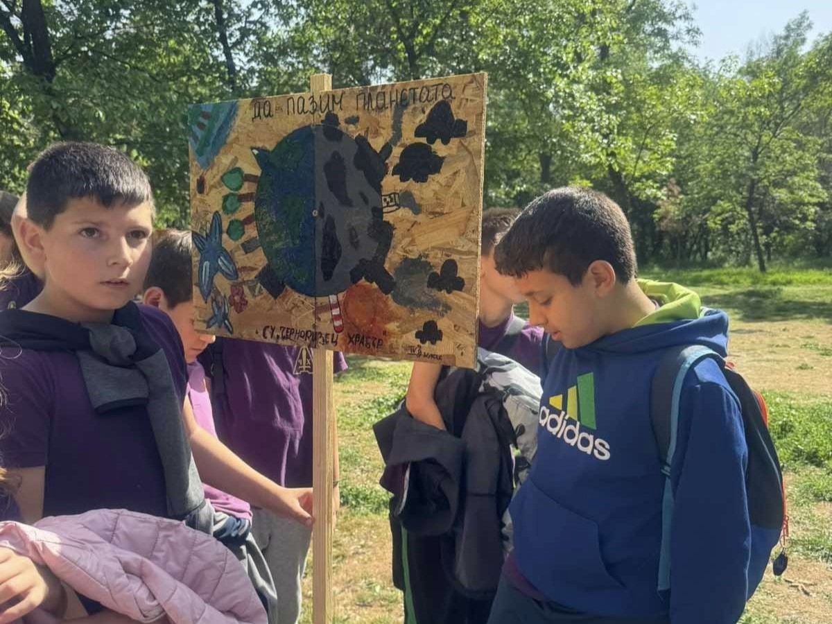 "Пази ме": Ученици поставиха табели с призиви в парк "Лаута" (СНИМКИ)