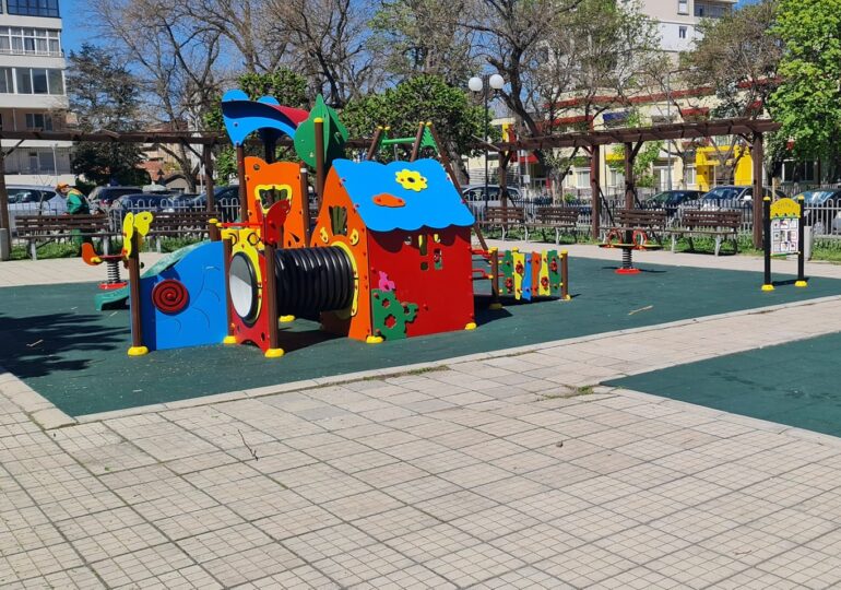 Обновиха редица детски и спортни площадки в "Централен" (СНИМКИ)