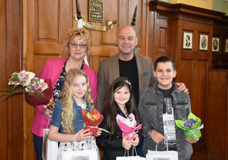 Костадин Димитров се срещна с децата от „Арт Войс Център“