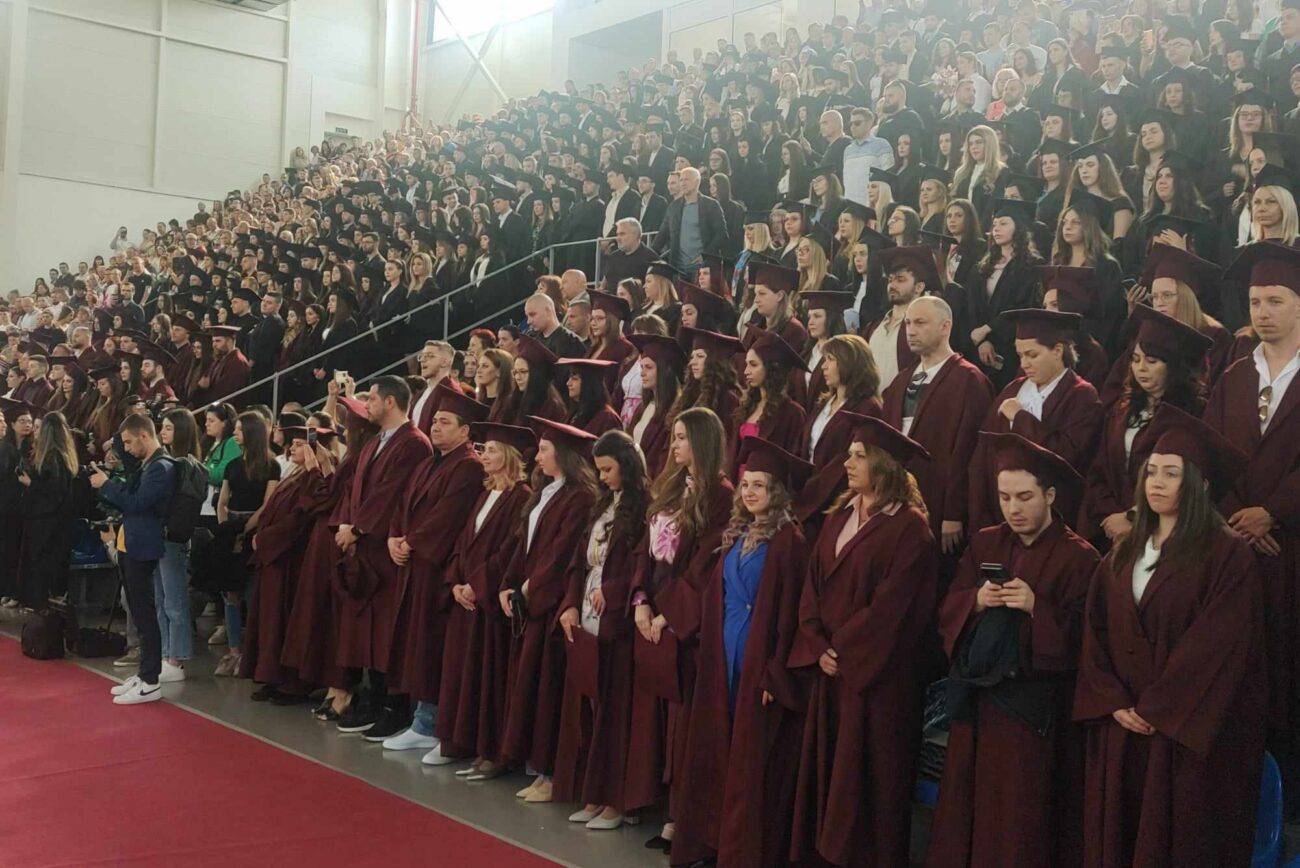Факултетът по икономически и социални науки тържествено дипломира студентите си от Випуск 2023 (СНИМКИ)