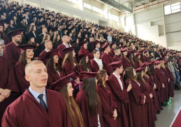 Факултетът по икономически и социални науки тържествено дипломира студентите си от Випуск 2023 (СНИМКИ)