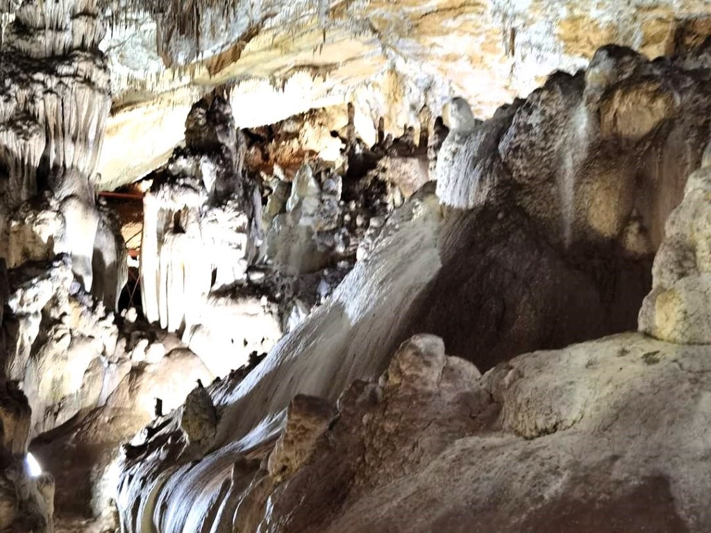 Пещера „Добростански бисер“ край Асеновград – предизвикателство за приключенеца (СНИМКИ)