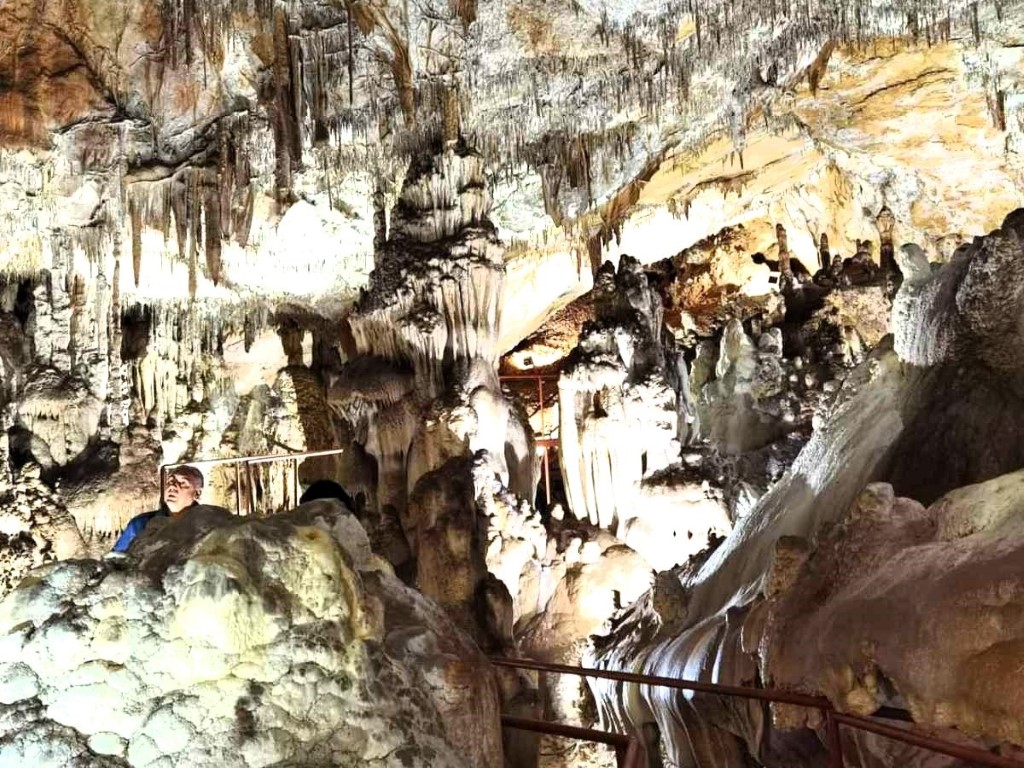 Пещера „Добростански бисер“ край Асеновград – предизвикателство за приключенеца (СНИМКИ)