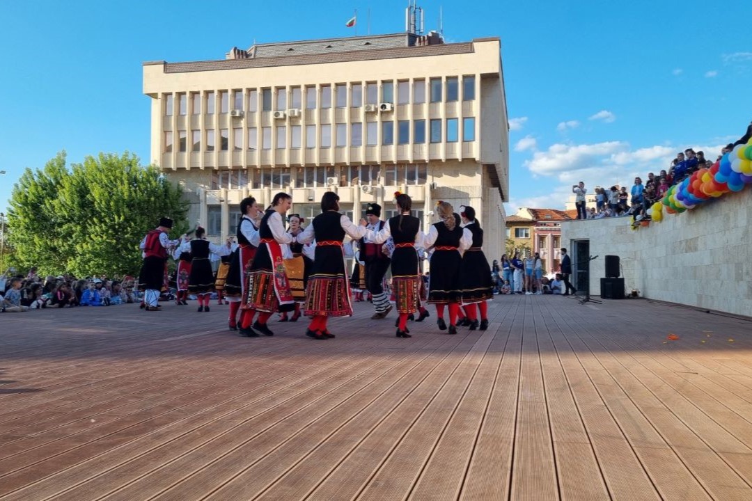 Пълен площад и много танци на „Танцовата фиеста“ в Асеновград (ВИДЕО и СНИМКИ)