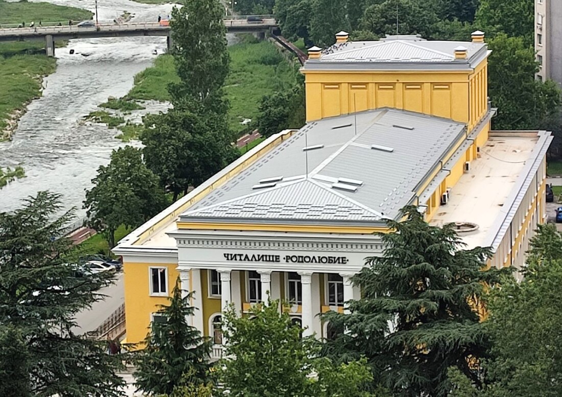 Вижте как изглежда сградата на НЧ „Родолюбие“ в Асеновград след ремонта (СНИМКИ и ВИДЕО)