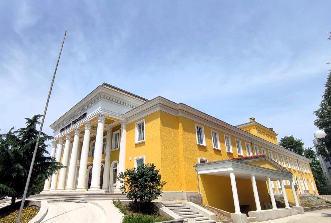 Вижте как изглежда сградата на НЧ „Родолюбие“ в Асеновград след ремонта (СНИМКИ и ВИДЕО)