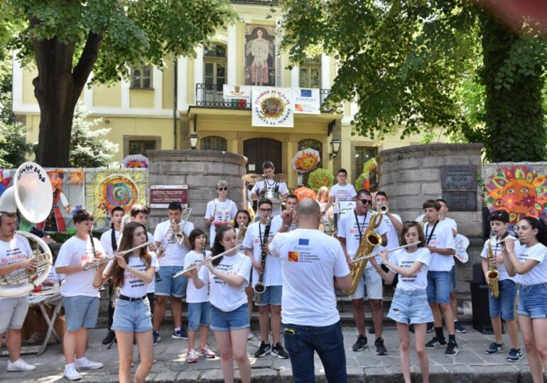 Деца от цялата страна пеят и творят по улиците на Стария град през уикенда (ПРОГРАМА)