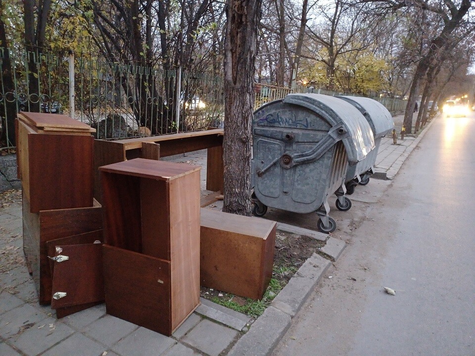 Община Хисаря с акция по безплатно събиране на едрогабаритни и строителни отпадъци, гуми и стъкло (ГРАФИК)