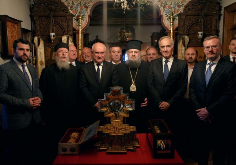 Премиерът Главчев се поклони пред мощите на светите братя Кирил и Методий (ВИДЕО и СНИМКИ)